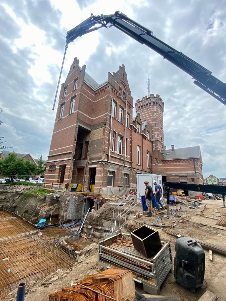 Kelder Openbaar Gebouw En Gieten Binnenvloer Bestaand Gebouw In Schoten